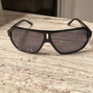 Versace polarized sunglasses comes with case and cleaning cloth